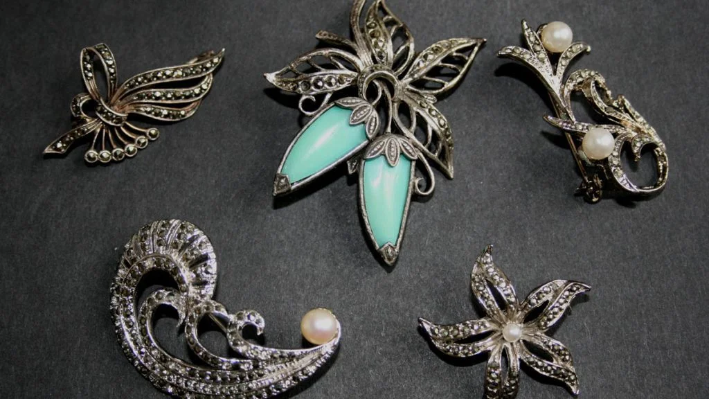 The Ultimate Guide to Styling Statement Jewelry